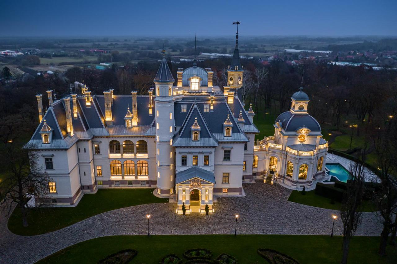 Botaniq Castle Of Tura - Small Luxury Hotels Of The World Екстериор снимка